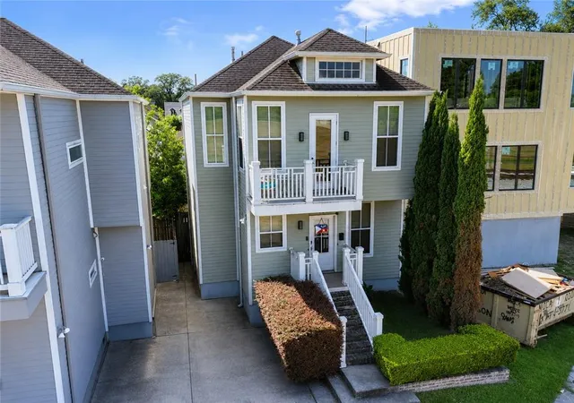Photo 1 of Townhouse for sale at 125 Broadway St, New Orleans, LA 70118 | MLS# 2571318 | Listing updated on 2026-10-03