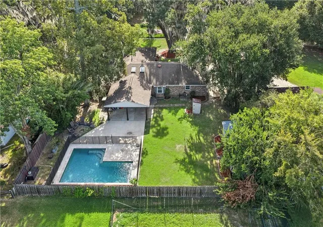 Photo 3 of Single family home for sale at 230 Oak Ln, Mandeville, LA 70448 | MLS# 2570566 | Listing updated on 2026-09-17