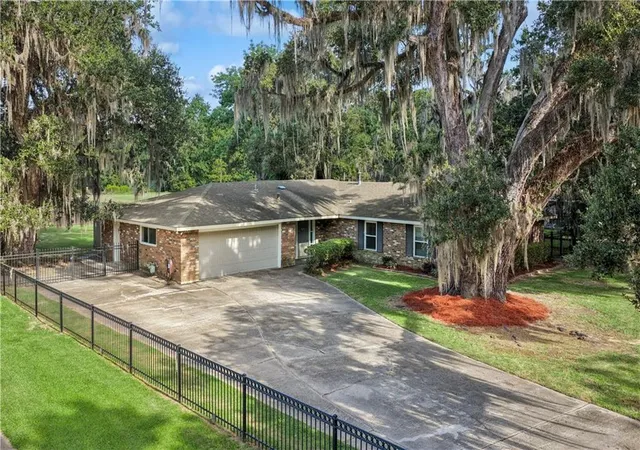 Photo 4 of Single family home for sale at 230 Oak Ln, Mandeville, LA 70448 | MLS# 2570566 | Listing updated on 2026-09-17