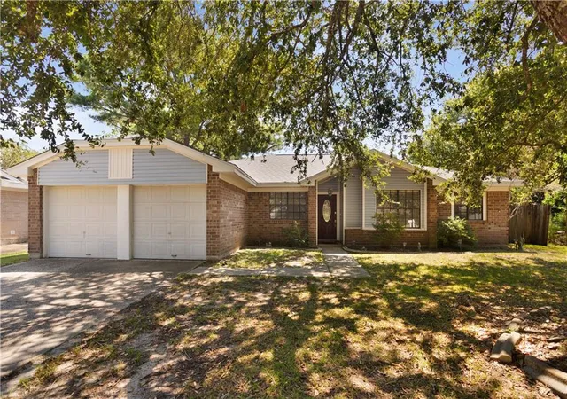 Photo 1 of Single family home for sale at 704 S Lake Caddo Ct, Slidell, LA 70461 | MLS# 2571020 | Listing updated on 2026-09-20