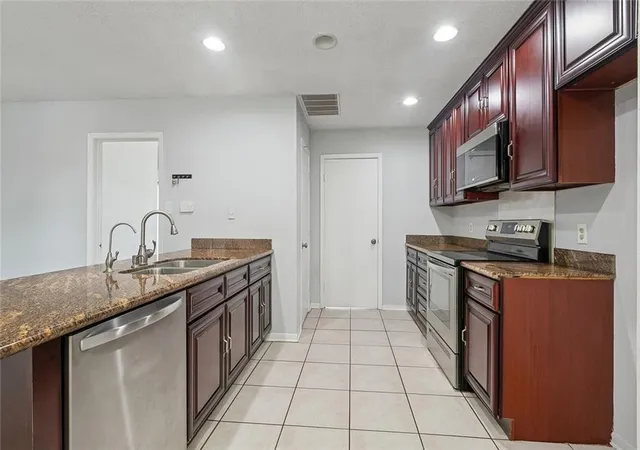 Photo 4 of Single family home for sale at 2533 Eastview Dr, Harvey, LA 70058 | MLS# 2570676 | Listing updated on 2026-09-16