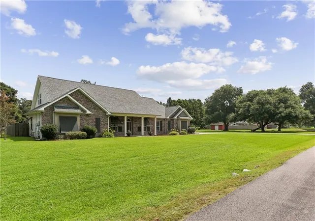 Photo 3 of Single family home for sale at 212 Cedar Grv Ln, Belle Chasse, LA 70037 | MLS# 2571177 | Listing updated on 2026-09-16