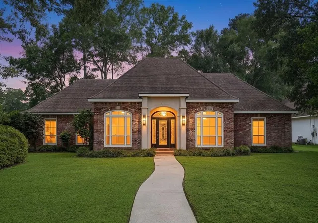 Photo 1 of Single family home for sale at 123 Fontainbleau Dr, Mandeville, LA 70471 | MLS# 2571536 | Listing updated on 2026-09-08
