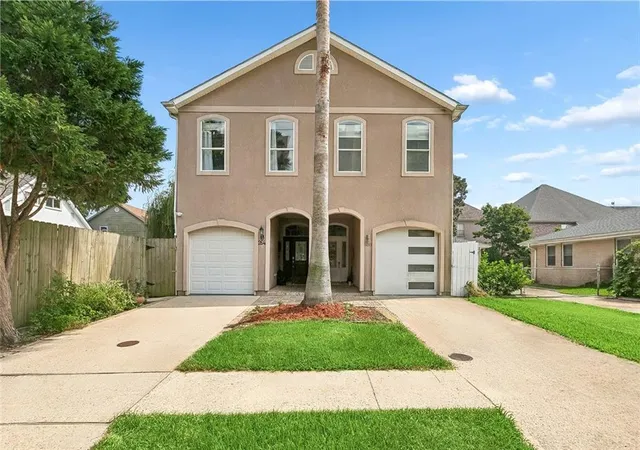 Photo 1 of Townhouse for sale at 264 W Robert E Lee Blvd, New Orleans, LA 70124 | MLS# 2571200 | Listing updated on 2026-10-05