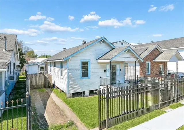 Photo 2 of Single family home for sale at 1724 Eagle St, New Orleans, LA 70118 | MLS# 2571449 | Listing updated on 2026-09-23