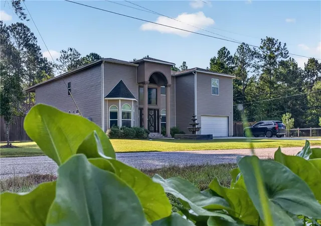 Photo 3 of Single family home for sale at 70178 Eike St, Abita Springs, LA 70420 | MLS# 2570732 | Listing updated on 2026-09-09