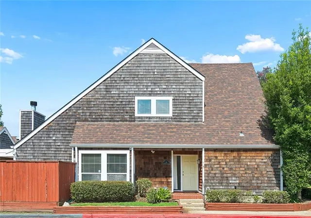 Photo 2 of Townhouse for sale at 18 Spinnaker Ln, New Orleans, LA 70124 | MLS# 2570989 | Listing updated on 2026-09-13