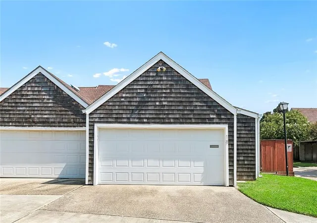 Photo 3 of Townhouse for sale at 18 Spinnaker Ln, New Orleans, LA 70124 | MLS# 2570989 | Listing updated on 2026-09-13