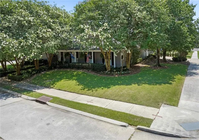 Photo 3 of Single family home for sale at 1400 New York St, New Orleans, LA 70122 | MLS# 2563113 | Listing updated on 2026-10-04