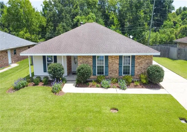 Photo 1 of Single family home for sale at 132 Belle Grv Dr, La Place, LA 70068 | MLS# 2571725 | Listing updated on 2026-09-04