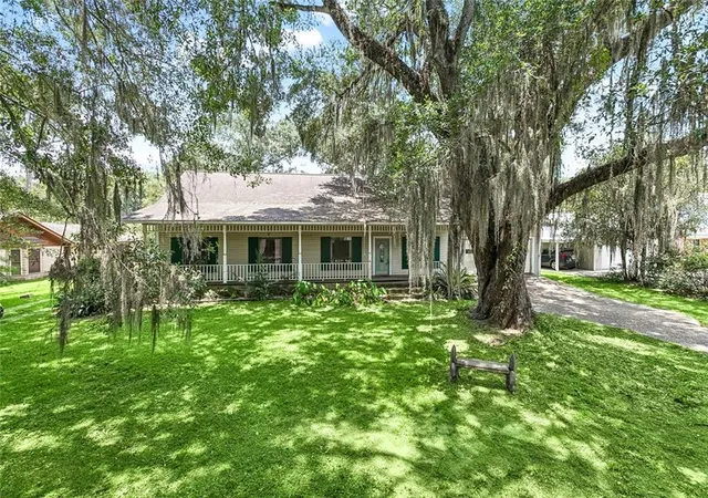 Photo 2 of Single family home for sale at 310 E Pearl Dr, Slidell, LA 70461 | MLS# 2570265 | Listing updated on 2026-08-31