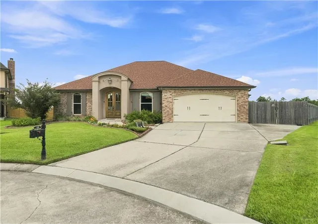 Photo 2 of Single family home for sale at 129 New Hope Rd, Belle Chasse, LA 70037 | MLS# 2571784 | Listing updated on 2026-09-15