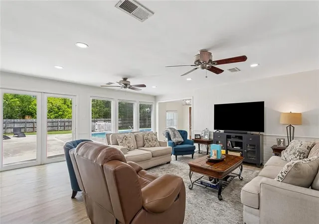 Photo 3 of Single family home for sale at 210 N Myrtle St, Amite, LA 70422 | MLS# 2571378 | Listing updated on 2026-09-09
