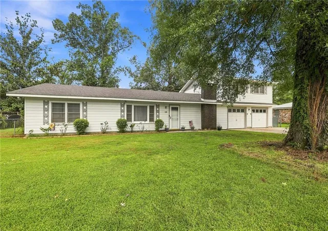Photo 2 of Single family home for sale at 115 N 14th Street, Ponchatoula, LA 70454 | MLS# 2571828 | Listing updated on 2026-09-26