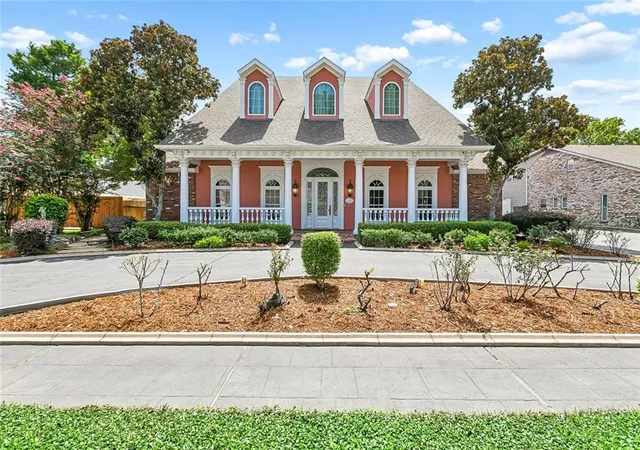 Photo 1 of Single family home for sale at 1106 Transcontinental Dr, Metairie, LA 70001 | MLS# 2567662 | Listing updated on 2026-09-21
