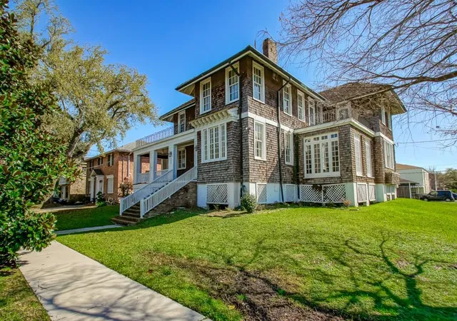 Photo 3 of Single family home for sale at 6803 W End Blvd, New Orleans, LA 70124 | MLS# 2571908 | Listing updated on 2026-09-09