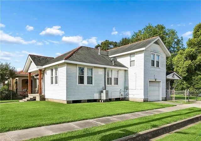 Photo 3 of Sale Pending at 605 Hancock St, Gretna, LA 70053 | MLS# 2571566 | Listing updated on 2026-09-25