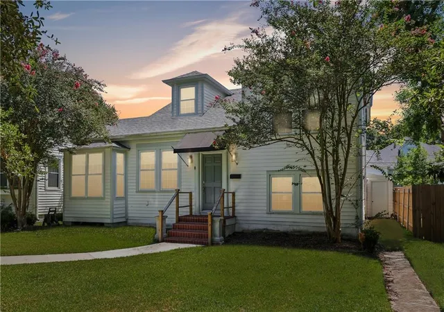Photo 2 of Single family home for sale at 5843 Vicksburg St, New Orleans, LA 70124 | MLS# 2571011 | Listing updated on 2026-10-04