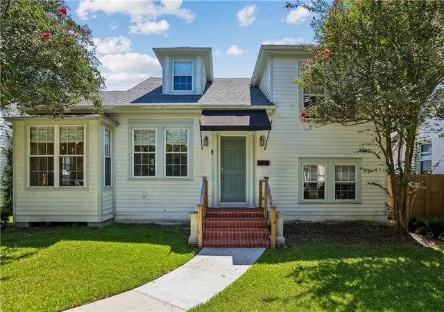 Photo 3 of Single family home for sale at 5843 Vicksburg St, New Orleans, LA 70124 | MLS# 2571011 | Listing updated on 2026-10-04