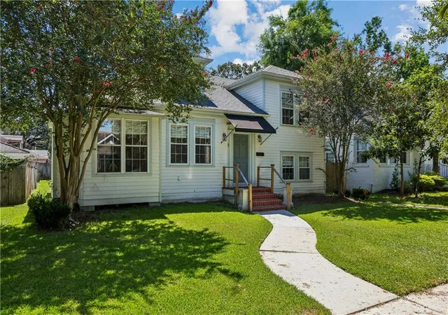 Photo 3 of Single family home for sale at 5843 Vicksburg St, New Orleans, LA 70124 | MLS# 2571011 | Listing updated on 2026-10-04
