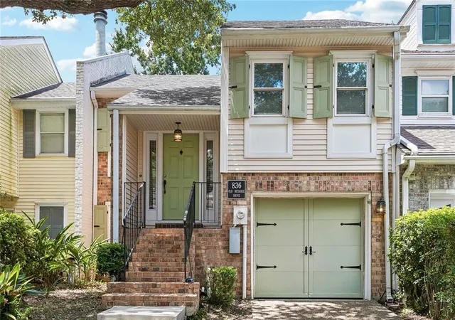 Townhouse for sale at 836 Old Metairie Dr, Metairie, LA 70001 | MLS# 2571812