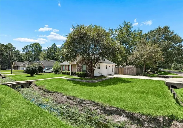 Photo 2 of Sale Pending at 70081 10th Street, Covington, LA 70435 | MLS# 2571771 | Listing updated on 2026-09-30