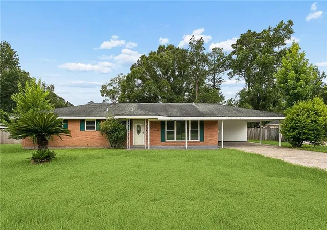 Photo 1 of Single family home for sale at 1024 S Dogwood Dr, Bogalusa, LA 70427 | MLS# 2572222 | Listing updated on 2026-09-17