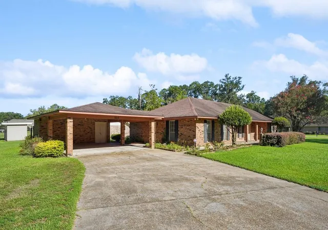 Photo 3 of Single family home for sale at 807 Courtney Dr, Amite, LA 70422 | MLS# 2571437 | Listing updated on 2026-09-17