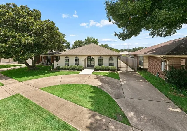 Single family home for sale at 5037 Loveland St, Metairie, LA 70006 | MLS# 2572220
