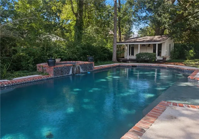 Photo 3 of Single family home for sale at 914 Beau Chene Dr, Mandeville, LA 70471 | MLS# 2571851 | Listing updated on 2026-09-23