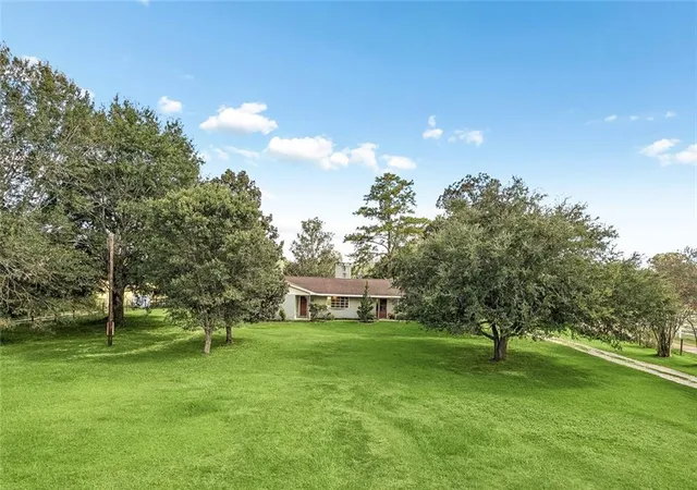 Photo 2 of Single family home for sale at 77602 Highway 21, Covington, LA 70435 | MLS# 2572089 | Listing updated on 2026-09-17