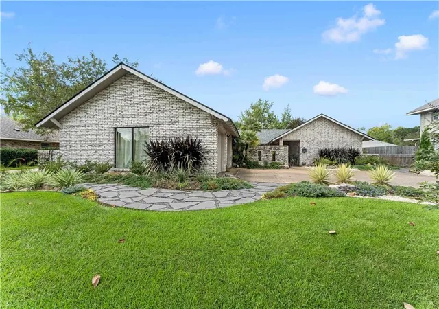 Photo 1 of Single family home for sale at 1398 Oakley Dr, Baton Rouge, LA 70806 | MLS# 2572212 | Listing updated on 2026-09-16