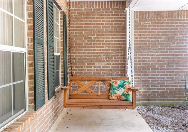 Photo 3 of Sale Pending at 73620 Fairway Dr, Abita Springs, LA 70420 | MLS# 2571973 | Listing updated on 2026-09-07