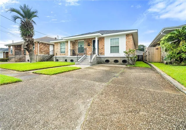 Photo 2 of Single family home for sale at 2512 Taft Park, Metairie, LA 70001 | MLS# 2572293 | Listing updated on 2026-10-05