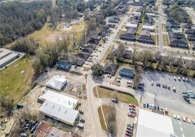 Listing Photo 4 - Condo for sale in building located at 1962 N Harco Dr, Baton Rouge, LA 70815