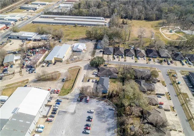 Listing Photo 5 - Condo for sale in building located at 1962 N Harco Dr, Baton Rouge, LA 70815