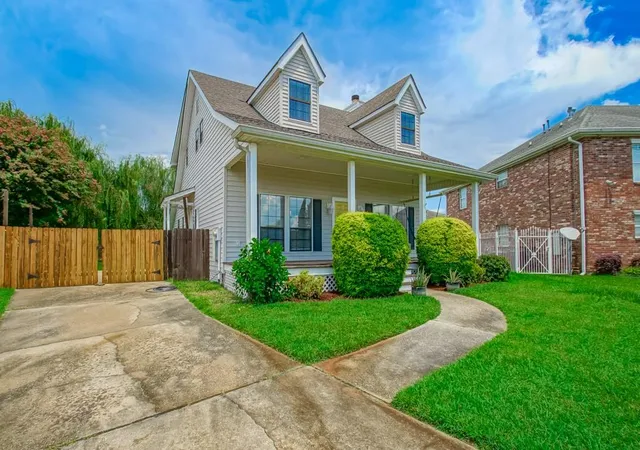 Photo 2 of Single family home for sale at 140 Chatelain Ct, New Orleans, LA 70128 | MLS# 2571999 | Listing updated on 2026-09-20