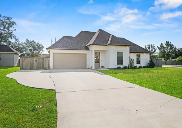 Single family home for sale at 11008 Audubon Dr, Hammond, LA 70403 | MLS# 2571975