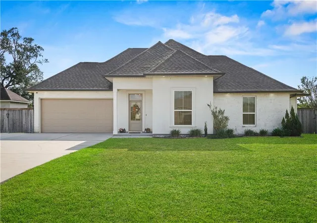 Photo 2 of Single family home for sale at 11008 Audubon Dr, Hammond, LA 70403 | MLS# 2571975 | Listing updated on 2026-09-20