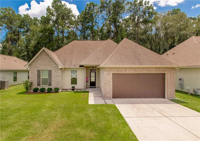 Photo 1 of Single family home for sale at 42092 Dothan Pl, Ponchatoula, LA 70454 | MLS# 2571427 | Listing updated on 2026-10-06