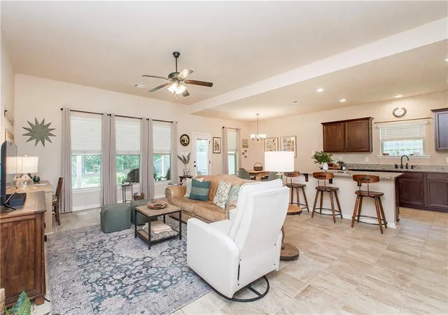 Photo 3 of Single family home for sale at 42092 Dothan Pl, Ponchatoula, LA 70454 | MLS# 2571427 | Listing updated on 2026-10-06