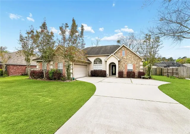 Photo 1 of Single family home for sale at 408 Gainesway Dr, Madisonville, LA 70447 | MLS# 2572266 | Listing updated on 2026-09-08