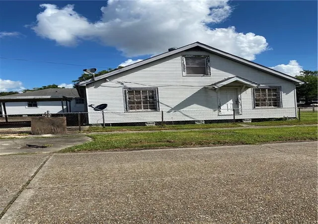 Photo 4 of Multi family home for sale at 444 Pailet St, Harvey, LA 70058 | MLS# 2572415 | Listing updated on 2026-09-09