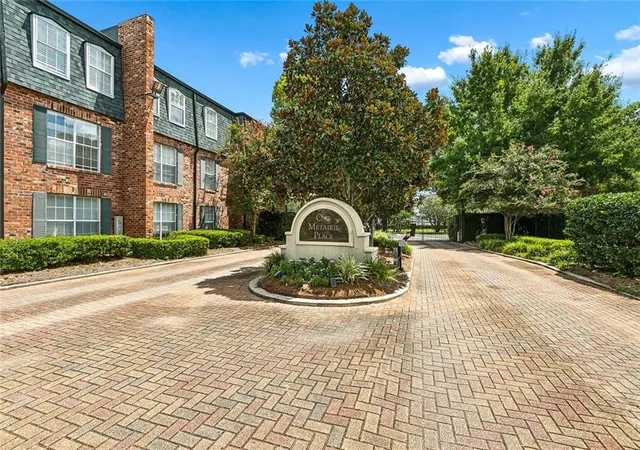 Photo 2 of Condo for sale at 2511 Metairie Lawn Dr #113, Metairie, LA 70002 | MLS# 2572533 | Listing updated on 2026-09-30