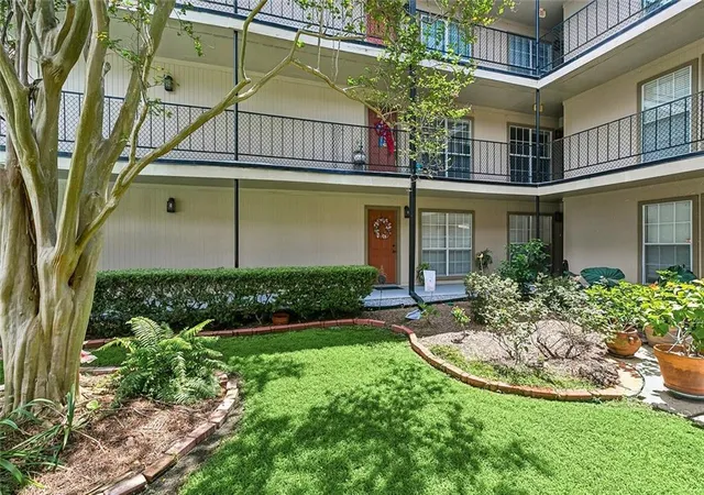 Photo 3 of Condo for sale at 2511 Metairie Lawn Dr #113, Metairie, LA 70002 | MLS# 2572533 | Listing updated on 2026-09-30