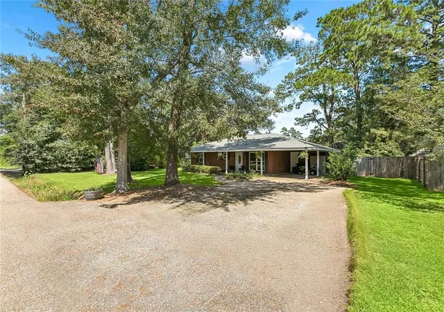 Photo 3 of Sale Pending at 70482 H St, Covington, LA 70433 | MLS# 2572210 | Listing updated on 2026-09-10
