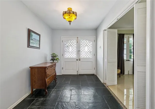 Photo 2 of Single family home for sale at 4400 Elmwood Pkwy, Metairie, LA 70003 | MLS# 2572556 | Listing updated on 2026-10-07