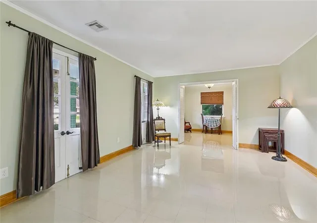 Photo 3 of Single family home for sale at 4400 Elmwood Pkwy, Metairie, LA 70003 | MLS# 2572556 | Listing updated on 2026-10-07