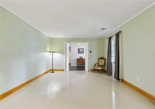 Photo 4 of Single family home for sale at 4400 Elmwood Pkwy, Metairie, LA 70003 | MLS# 2572556 | Listing updated on 2026-10-07