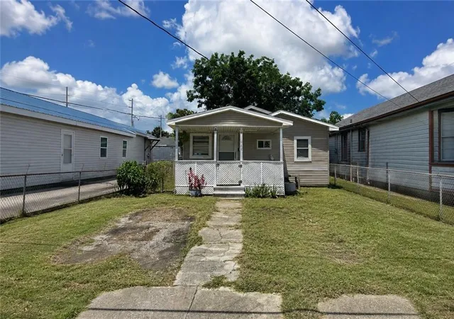 Photo 1 of Single family home for sale at 1066 Ave A, Westwego, LA 70094 | MLS# 2571082 | Listing updated on 2026-09-27